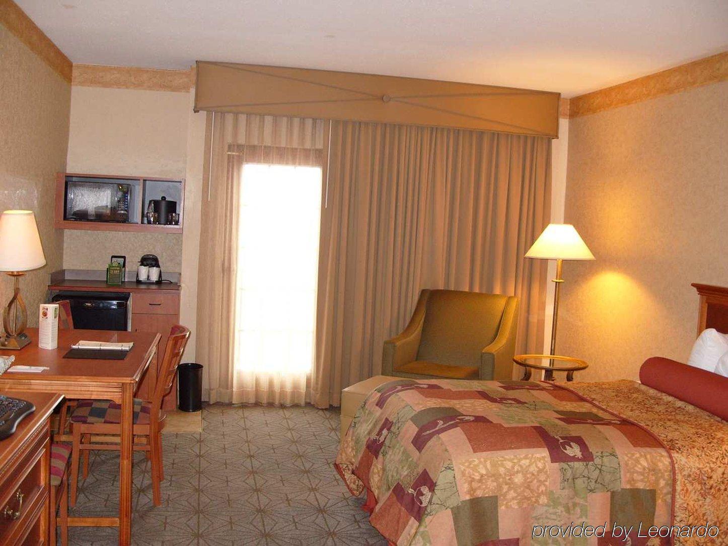 Embassy Suites By Hilton Columbia Greystone Номер фото